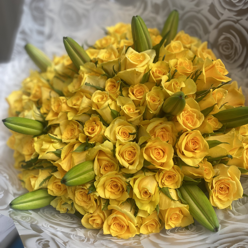 Fresh 100 Baby Yellow Roses with Lilies - Minimum 100 Stems - Dias Florist Johannesburg
