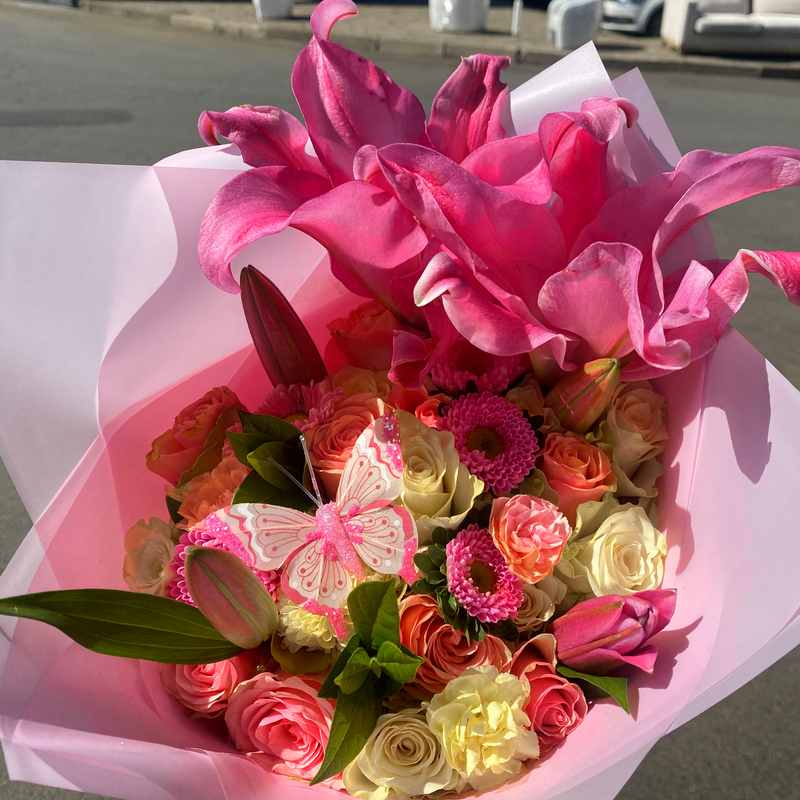 Pink Lily Roses - Pink Oriental Lily, White Roses, Pink Roses, Pink Seed Asters and Light Pink Carnations Full Bouquet (20+ stems) - Fresh mixed flowers from Dias Florist Johannesburg
