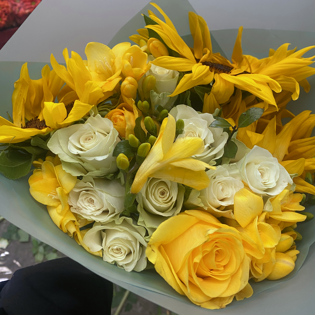 Spring Blooms - White Roses, Sunflower and Yellow freesias Full Bouquet (20+ stems) - Fresh mixed flowers from Dias Florist Johannesburg